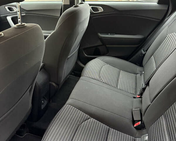 Серый Киа Сид, объемом двигателя 1.59 л и пробегом 29 тыс. км за 18200 $, фото 4 на Automoto.ua