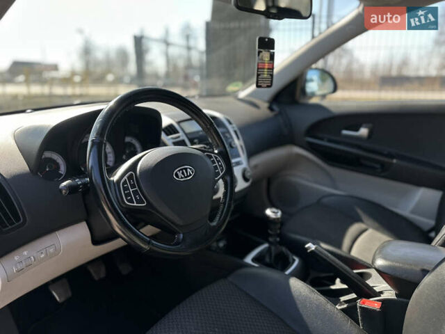 Синий Киа Сид, объемом двигателя 1.4 л и пробегом 226 тыс. км за 5900 $, фото 24 на Automoto.ua