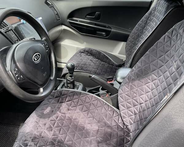 Синий Киа Сид, объемом двигателя 1.61 л и пробегом 216 тыс. км за 4800 $, фото 17 на Automoto.ua