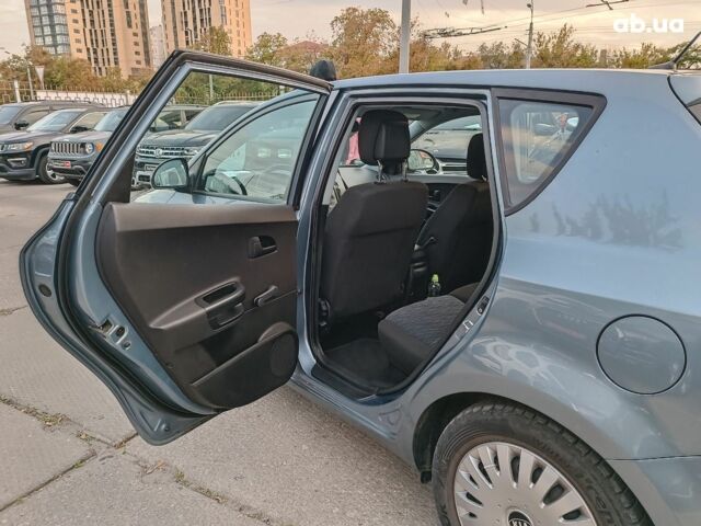 Киа Сид 2007 в Харькове на Automoto.ua Синий Киа Сид, объемом двигателя 1.6 л и пробегом 234 тыс. км за 6290 $, фото 12 на Automoto.ua