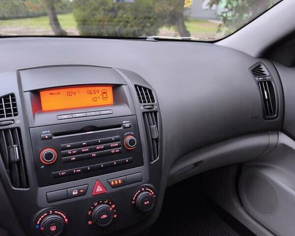 Синій Кіа Сід, об'ємом двигуна 1.59 л та пробігом 227 тис. км за 5400 $, фото 9 на Automoto.ua