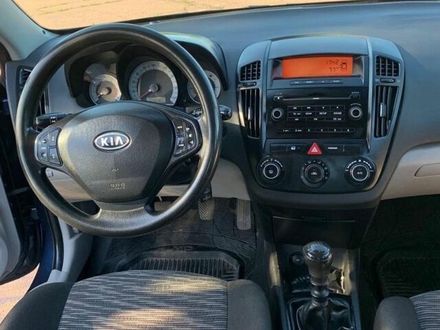 Синий Киа Сид, объемом двигателя 1.4 л и пробегом 240 тыс. км за 4000 $, фото 1 на Automoto.ua