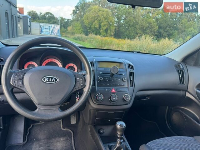 Синий Киа Сид, объемом двигателя 1.6 л и пробегом 292 тыс. км за 6000 $, фото 18 на Automoto.ua