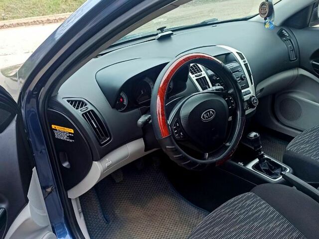 Синий Киа Сид, объемом двигателя 2 л и пробегом 217 тыс. км за 5499 $, фото 5 на Automoto.ua