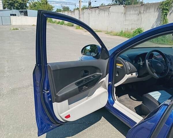 Синий Киа Сид, объемом двигателя 1.59 л и пробегом 295 тыс. км за 4900 $, фото 21 на Automoto.ua