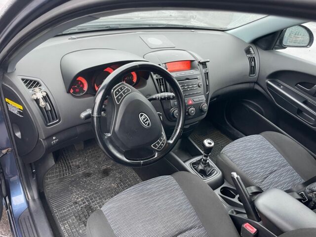 Синій Кіа Сід, об'ємом двигуна 1.6 л та пробігом 225 тис. км за 5000 $, фото 9 на Automoto.ua