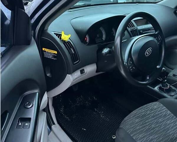 Синій Кіа Сід, об'ємом двигуна 1.59 л та пробігом 387 тис. км за 3900 $, фото 4 на Automoto.ua