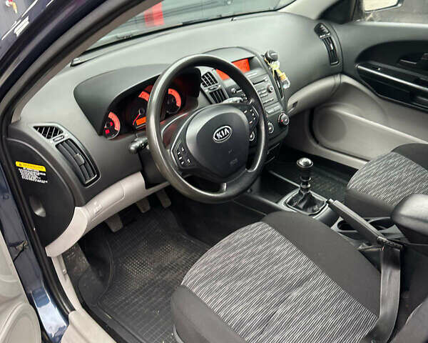 Синий Киа Сид, объемом двигателя 1.4 л и пробегом 144 тыс. км за 5100 $, фото 8 на Automoto.ua