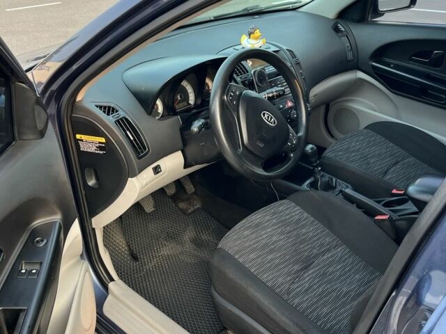 Синий Киа Сид, объемом двигателя 1.6 л и пробегом 370 тыс. км за 4350 $, фото 8 на Automoto.ua
