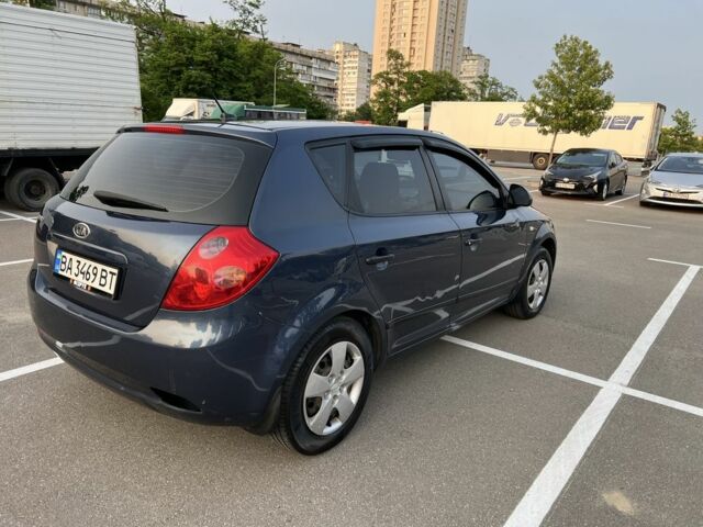 Синий Киа Сид, объемом двигателя 1.6 л и пробегом 370 тыс. км за 4350 $, фото 4 на Automoto.ua