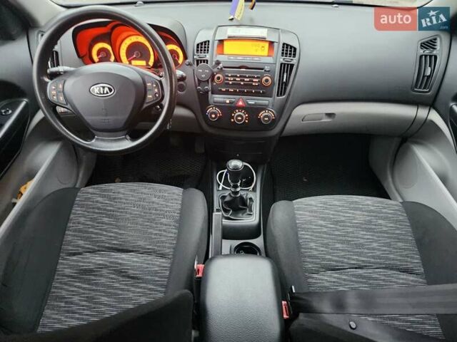 Кіа Сід 2008 у Полтаві на Automoto.ua Синій Кіа Сід, об'ємом двигуна 1.4 л та пробігом 191 тис. км за 4800 $, фото 21 на Automoto.ua