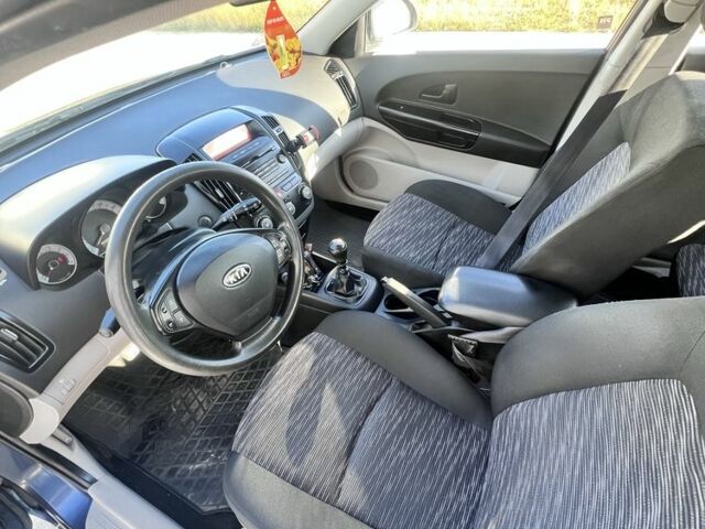 Синій Кіа Сід, об'ємом двигуна 1.6 л та пробігом 309 тис. км за 4499 $, фото 8 на Automoto.ua