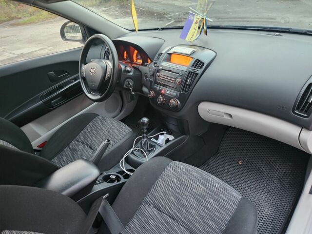Кіа Сід 2008 у Полтаві на Automoto.ua Синій Кіа Сід, об'ємом двигуна 1.4 л та пробігом 191 тис. км за 4800 $, фото 15 на Automoto.ua
