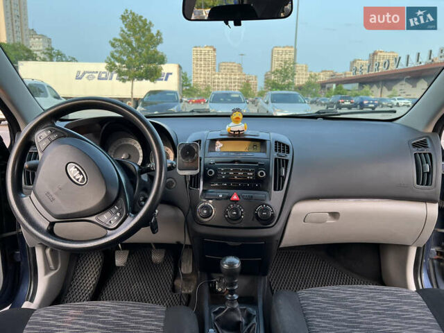 Синий Киа Сид, объемом двигателя 1.6 л и пробегом 380 тыс. км за 5000 $, фото 12 на Automoto.ua