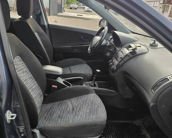 Кіа Сід 2008 у Чернігові на Automoto.ua Синій Кіа Сід, об'ємом двигуна 1.58 л та пробігом 300 тис. км за 4700 $, фото 1 на Automoto.ua