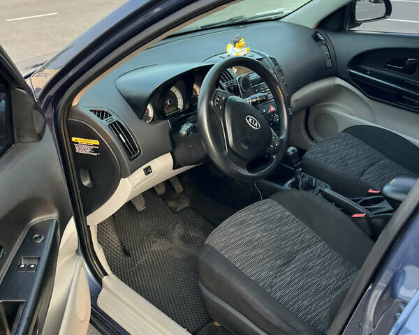 Синий Киа Сид, объемом двигателя 1.6 л и пробегом 380 тыс. км за 5000 $, фото 8 на Automoto.ua