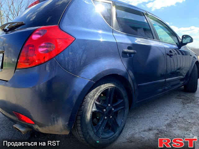 Синий Киа Сид, объемом двигателя 1.4 л и пробегом 230 тыс. км за 4500 $, фото 2 на Automoto.ua