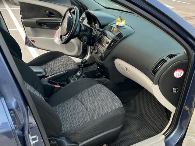 Синий Киа Сид, объемом двигателя 1.6 л и пробегом 370 тыс. км за 4350 $, фото 11 на Automoto.ua