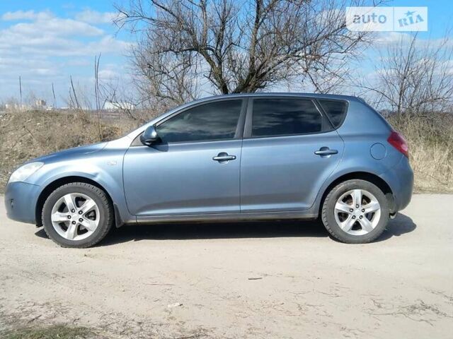 Синій Кіа Сід, об'ємом двигуна 2 л та пробігом 327 тис. км за 5500 $, фото 3 на Automoto.ua