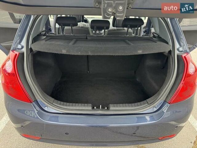Синій Кіа Сід, об'ємом двигуна 1.58 л та пробігом 252 тис. км за 5800 $, фото 14 на Automoto.ua