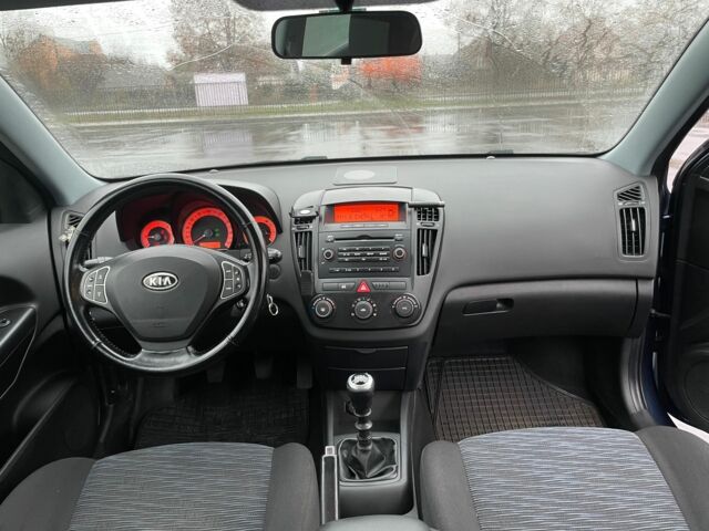 Синій Кіа Сід, об'ємом двигуна 1.6 л та пробігом 225 тис. км за 5000 $, фото 8 на Automoto.ua