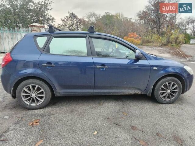 Кіа Сід 2008 у Полтаві на Automoto.ua Синій Кіа Сід, об'ємом двигуна 1.4 л та пробігом 191 тис. км за 4800 $, фото 7 на Automoto.ua