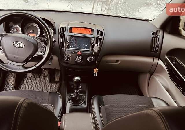 Синий Киа Сид, объемом двигателя 1.6 л и пробегом 349 тыс. км за 5000 $, фото 2 на Automoto.ua