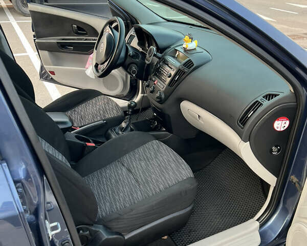 Синий Киа Сид, объемом двигателя 1.6 л и пробегом 380 тыс. км за 5000 $, фото 11 на Automoto.ua