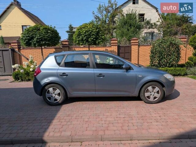 Синий Киа Сид, объемом двигателя 1.4 л и пробегом 200 тыс. км за 5500 $, фото 4 на Automoto.ua