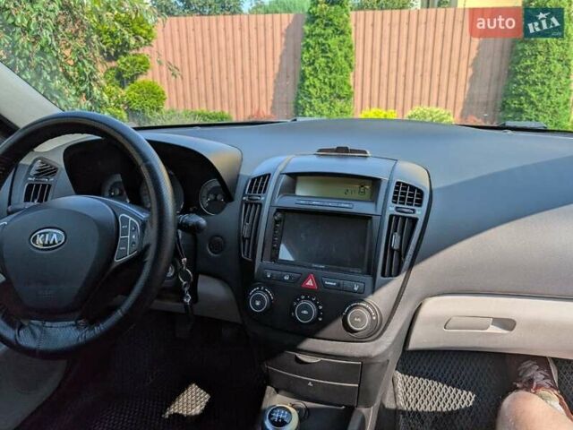 Синий Киа Сид, объемом двигателя 1.4 л и пробегом 200 тыс. км за 5500 $, фото 24 на Automoto.ua