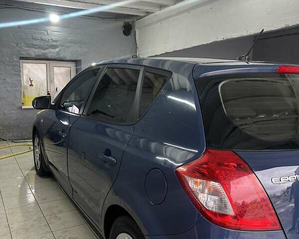 Синий Киа Сид, объемом двигателя 1.6 л и пробегом 256 тыс. км за 6400 $, фото 3 на Automoto.ua