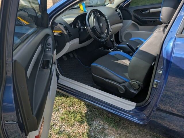 Синий Киа Сид, объемом двигателя 1.6 л и пробегом 215 тыс. км за 5800 $, фото 9 на Automoto.ua