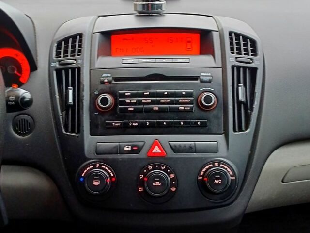 Синій Кіа Сід, об'ємом двигуна 1.6 л та пробігом 250 тис. км за 4000 $, фото 6 на Automoto.ua