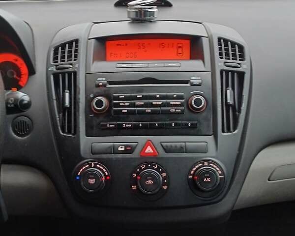 Синий Киа Сид, объемом двигателя 1.59 л и пробегом 251 тыс. км за 4250 $, фото 12 на Automoto.ua