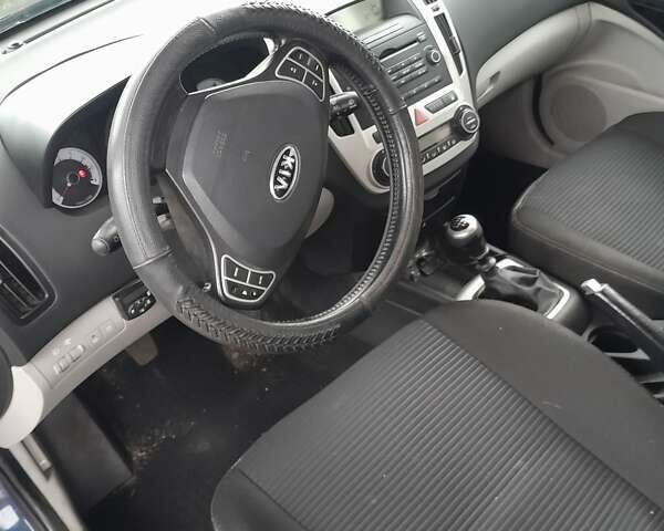 Синий Киа Сид, объемом двигателя 1.59 л и пробегом 215 тыс. км за 5300 $, фото 4 на Automoto.ua