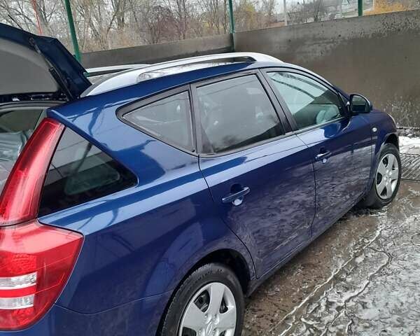 Синий Киа Сид, объемом двигателя 1.59 л и пробегом 215 тыс. км за 5300 $, фото 1 на Automoto.ua