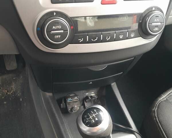 Синий Киа Сид, объемом двигателя 1.59 л и пробегом 215 тыс. км за 5300 $, фото 12 на Automoto.ua