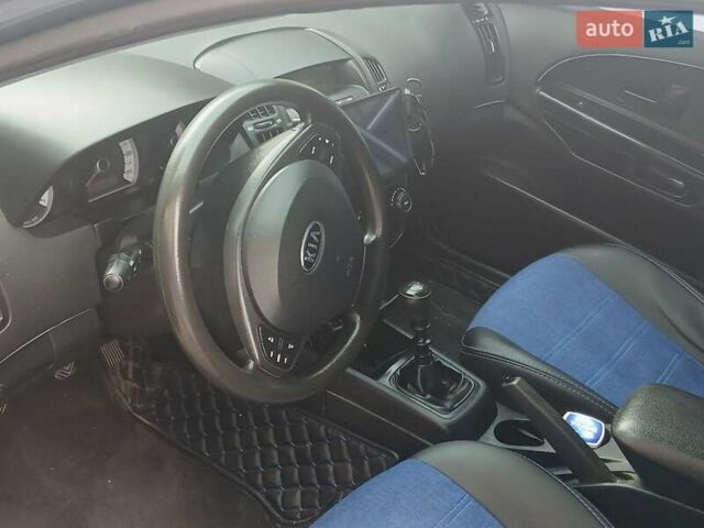 Синій Кіа Сід, об'ємом двигуна 1.6 л та пробігом 245 тис. км за 7500 $, фото 1 на Automoto.ua