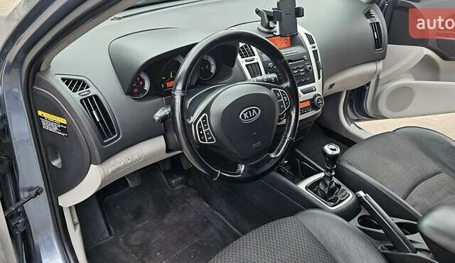 Киа Сид 2007 в Харькове на Automoto.ua Синий Киа Сид, объемом двигателя 1.58 л и пробегом 248 тыс. км за 4900 $, фото 12 на Automoto.ua