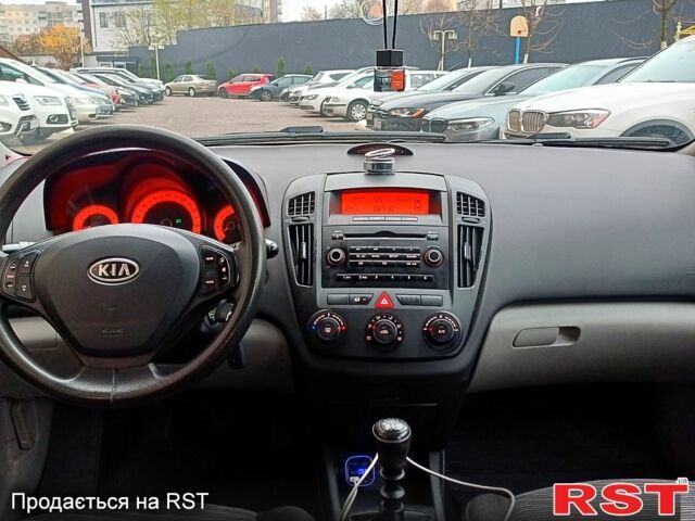 Синій Кіа Сід, об'ємом двигуна 1.6 л та пробігом 250 тис. км за 4000 $, фото 7 на Automoto.ua