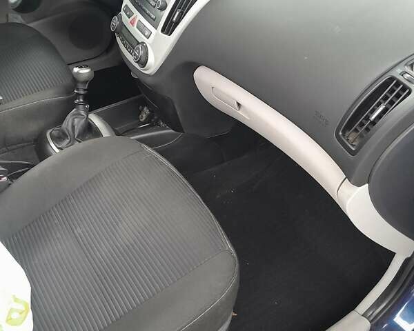 Синий Киа Сид, объемом двигателя 1.59 л и пробегом 215 тыс. км за 5300 $, фото 3 на Automoto.ua