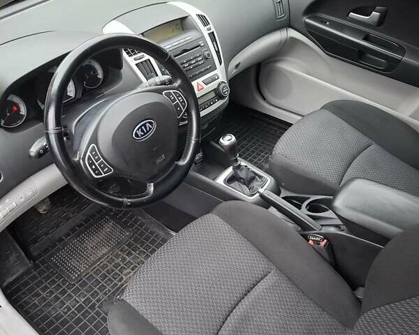 Синий Киа Сид, объемом двигателя 1.99 л и пробегом 270 тыс. км за 5600 $, фото 11 на Automoto.ua