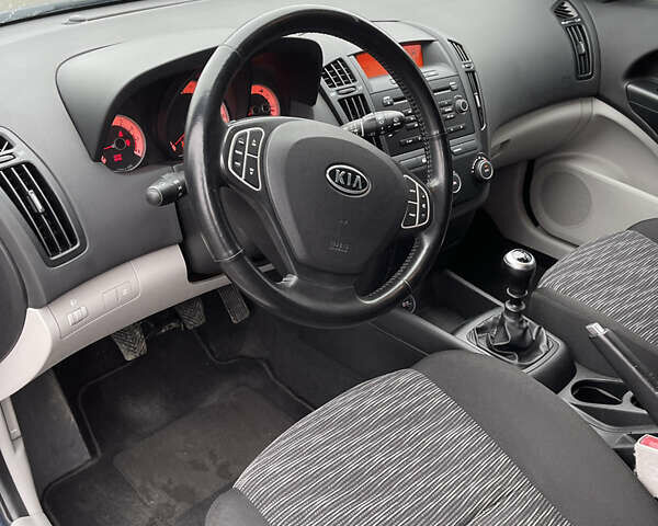 Синий Киа Сид, объемом двигателя 1.4 л и пробегом 200 тыс. км за 6200 $, фото 22 на Automoto.ua