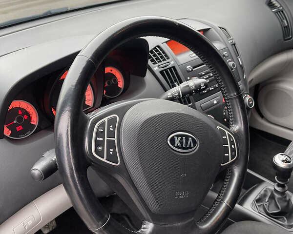 Синий Киа Сид, объемом двигателя 1.4 л и пробегом 200 тыс. км за 6200 $, фото 21 на Automoto.ua