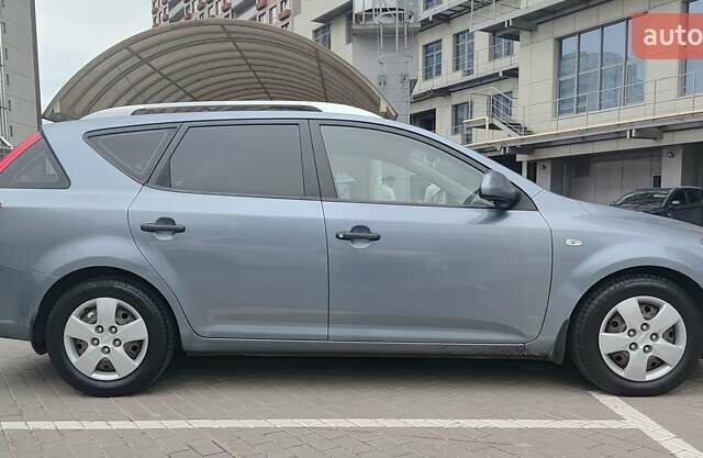 Синій Кіа Сід, об'ємом двигуна 1.59 л та пробігом 152 тис. км за 6900 $, фото 4 на Automoto.ua