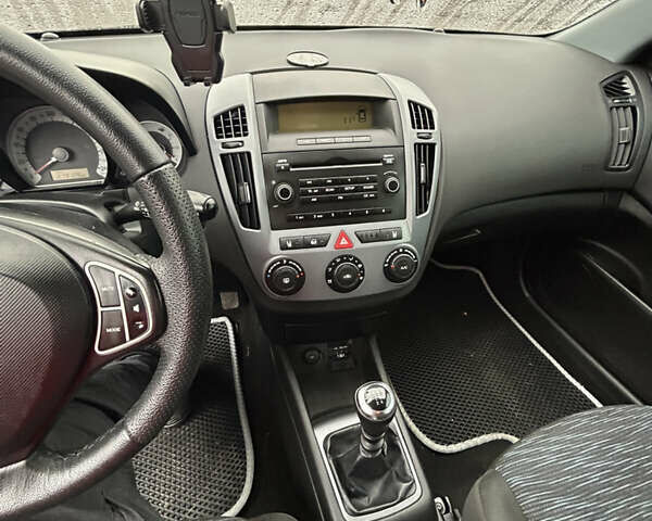 Синій Кіа Сід, об'ємом двигуна 1.6 л та пробігом 279 тис. км за 5200 $, фото 7 на Automoto.ua