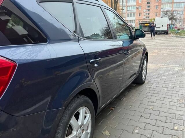 Синий Киа Сид, объемом двигателя 1.6 л и пробегом 350 тыс. км за 2450 $, фото 4 на Automoto.ua