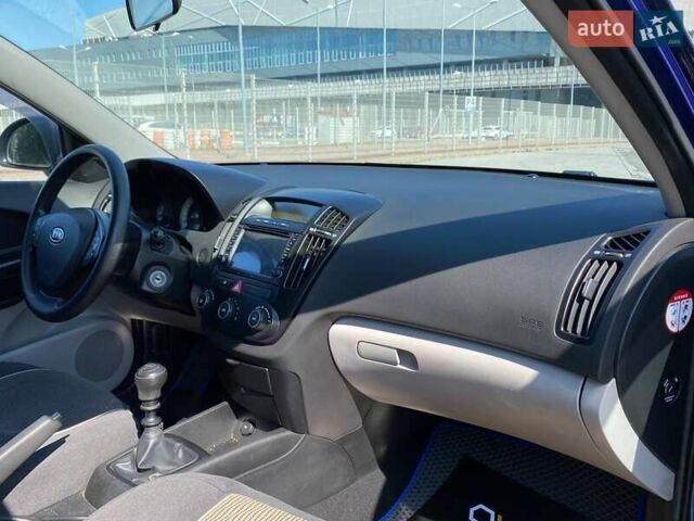 Синий Киа Сид, объемом двигателя 1.6 л и пробегом 178 тыс. км за 6490 $, фото 16 на Automoto.ua