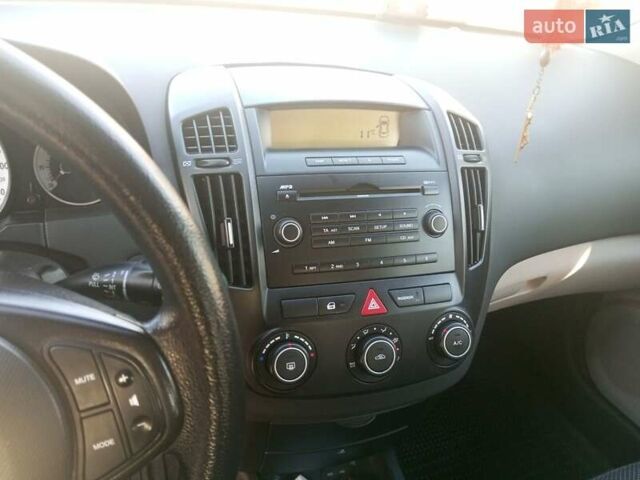 Киа Сид 2008 в Киеве на Automoto.ua Синий Киа Сид, объемом двигателя 1.4 л и пробегом 220 тыс. км за 5550 $, фото 5 на Automoto.ua