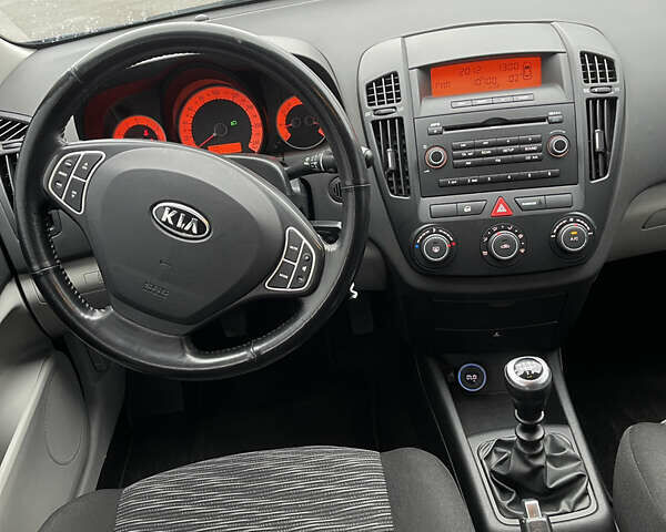 Синий Киа Сид, объемом двигателя 1.4 л и пробегом 200 тыс. км за 6200 $, фото 16 на Automoto.ua